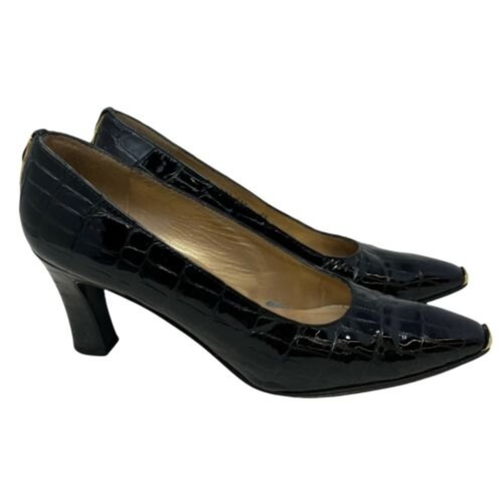 STUART WEITZMAN SZ 7.5 BLACK CROC PRINT GOLD ACCENTS  PATENT LEATHER HEEL SHOES